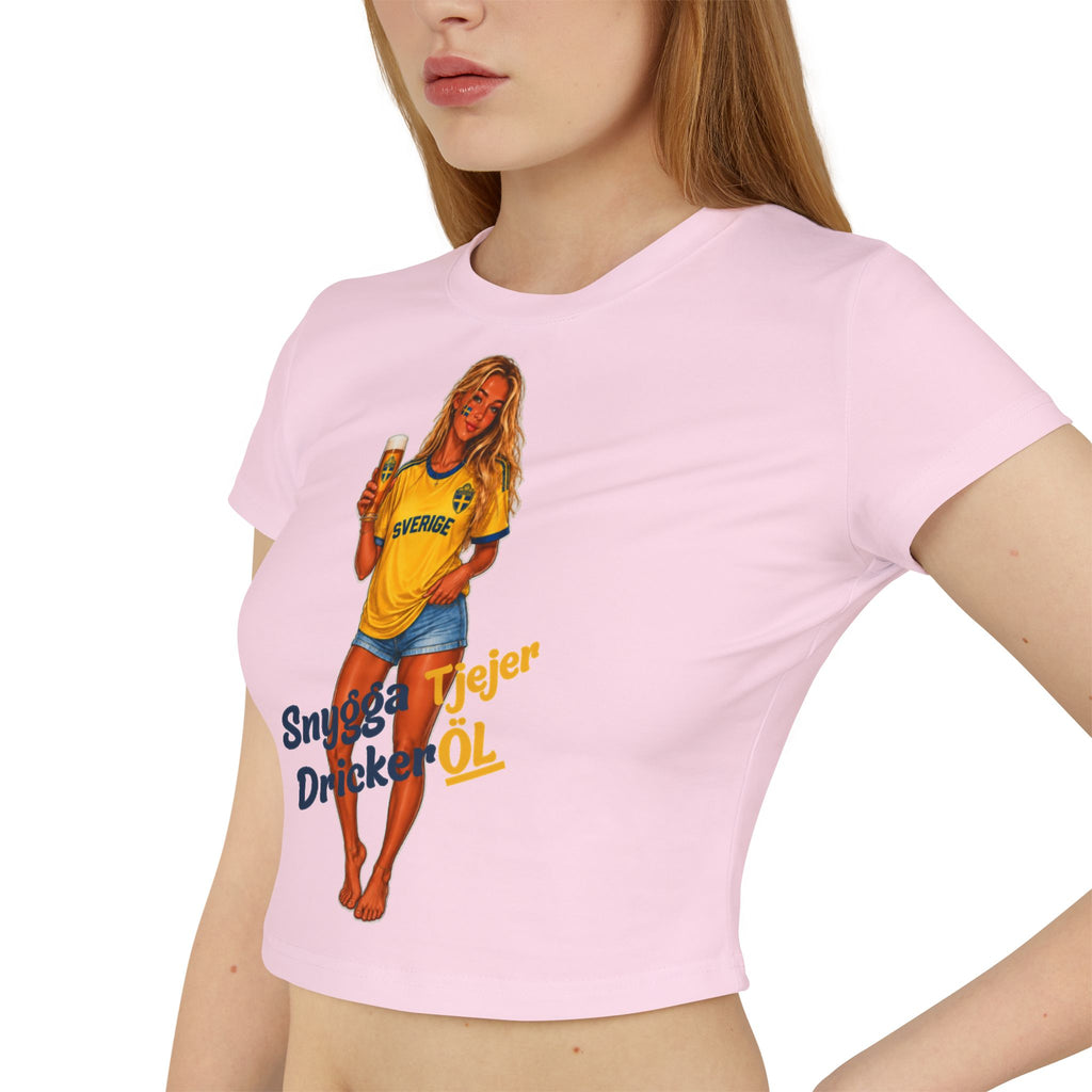 Snygga tjejer dricker öl Baby Tee