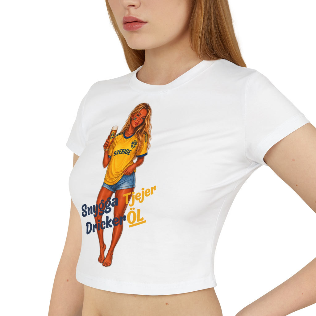 Snygga tjejer dricker öl Baby Tee